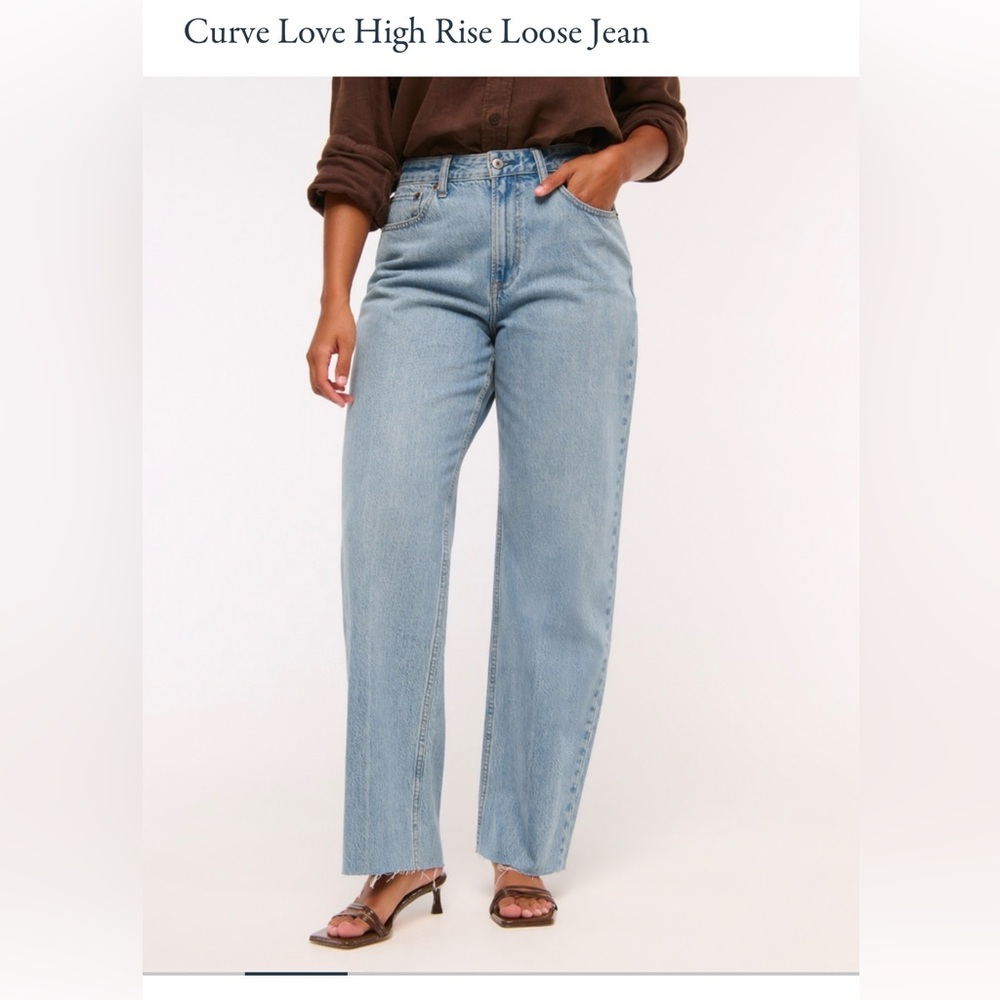 Abercrombie & Fitch Curve Love High Rise Loose Jeans - Light Wash Size 31